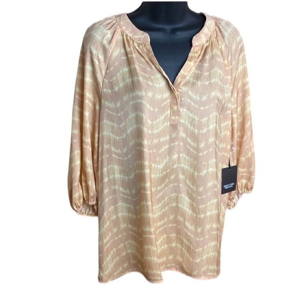 Simply Vera Vera Wang Tops - Simply Vera VeraWang Size Small Spring Peach V-Neck Top